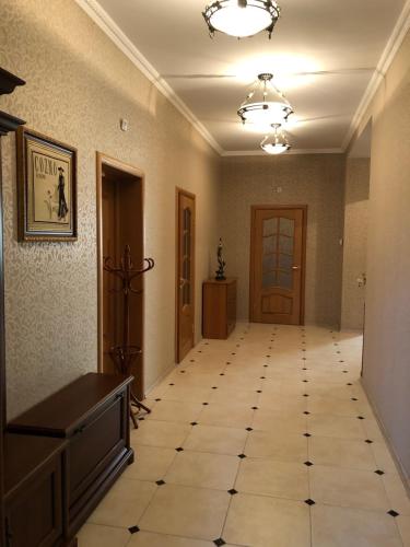 an empty hallway with a tile floor and a chandelier at УЮТНЫЙ ДОМ ДЛЯ ОТДЫХА, город-Бендеры ,Приднестровье in Bender