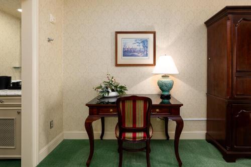 The Bristol Hotel Campbell San Jose Image