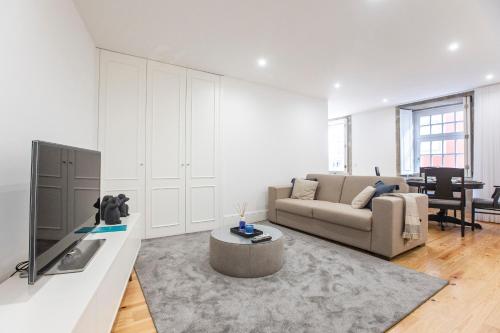 Elegant Downtown 1BR Flat w/ AC by LovelyStay