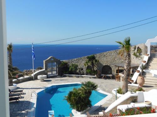 Bazén v ubytovaní Ozar Villas Mykonos alebo v jeho blízkosti