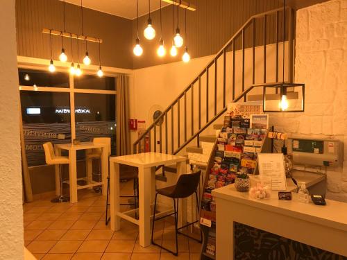 Kuchyň nebo kuchyňský kout v ubytování Hotel Alpes Cevennes