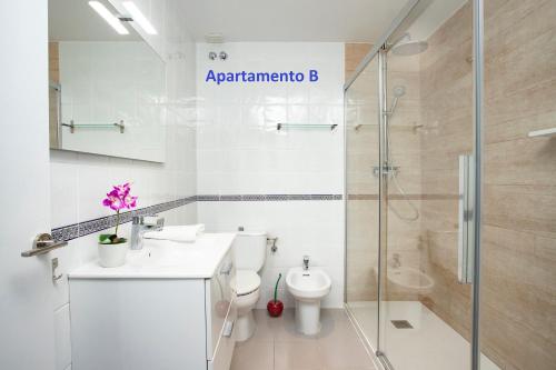 A bathroom at Sitges Rustic Apartments