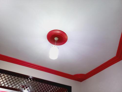 a light on the ceiling of a room at Cosy Inn Guest House in Karachi
