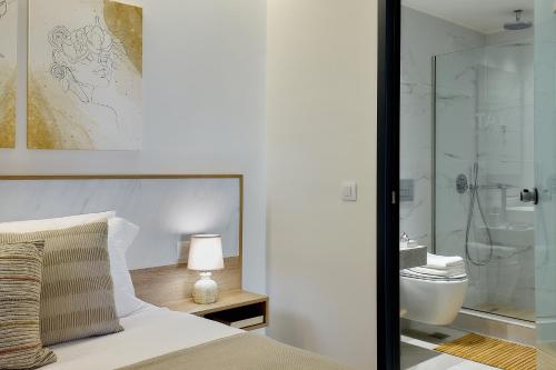 Kylpyhuone majoituspaikassa Stay 365 Heraklion Apart Hotel