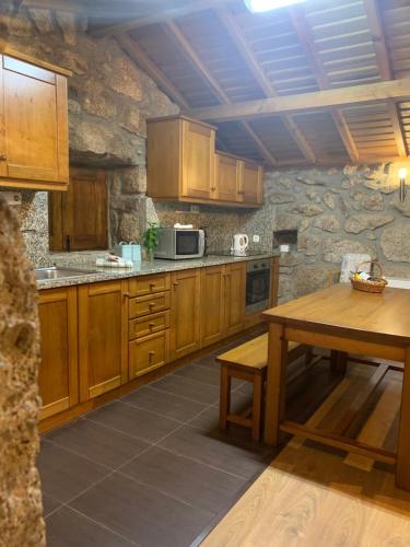 Cuisine ou kitchenette dans l'établissement Casas da Peneda - Geres