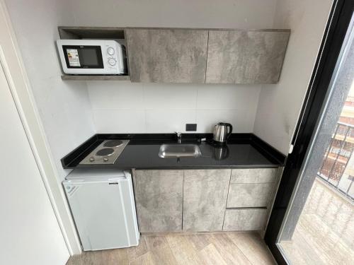 Una cocina o zona de cocina en Days Inn Devoto