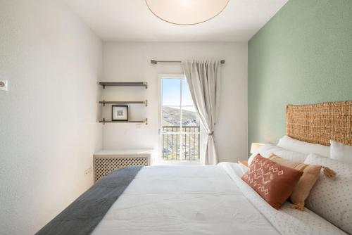 Postel nebo postele na pokoji v ubytování Beautifully Renovated 4 Bedroom Apt + Kid's Room