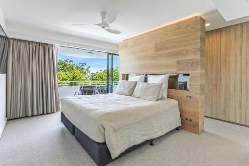 Postel nebo postele na pokoji v ubytování La Mer Apartment #10