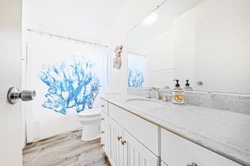 Kamar mandi di Balboa Island Home