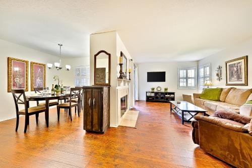 Ritz Point Condo – Photos 3