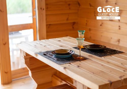 Boissons dans l'établissement GLOCE 宮古島 LAPSl 与那覇前浜ビーチまで徒歩5分宮古島の自然と犬に癒されるオーナー同居型ゲストハウス