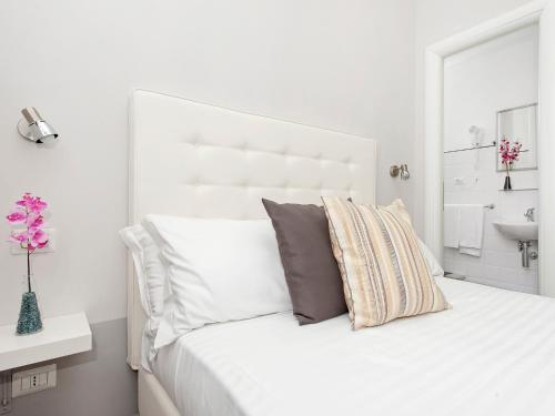 Cama o camas de una habitación en White Rooms Colosseo