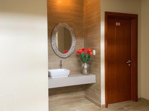 a bathroom with a sink and a mirror at Gran Caral Hotel in Barranca