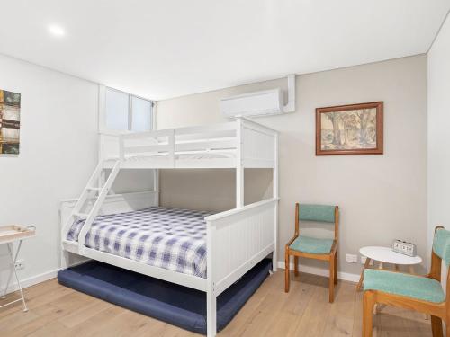 Ένα ή περισσότερα κρεβάτια σε δωμάτιο στο The Shoal Apartments Unit 310