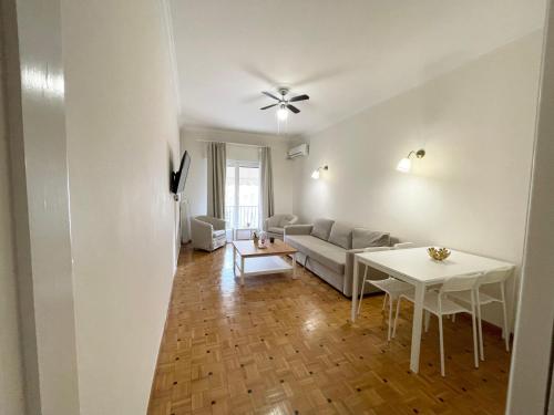 Faliro Apartments Next To The Beach