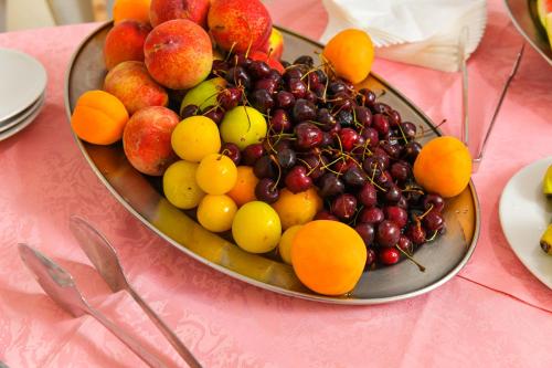 a plate of fruit on a pink table at Hotel Terme Principe in Ischia