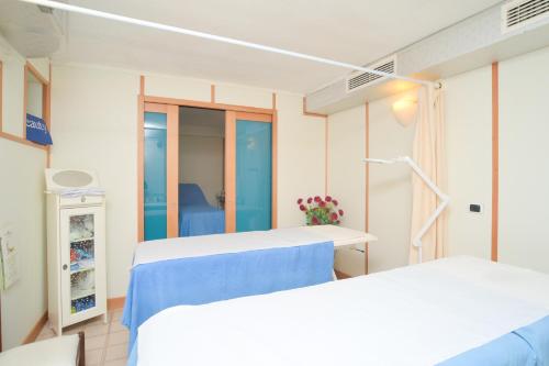 a hospital room with two beds and a lamp at Hotel Terme Principe in Ischia
