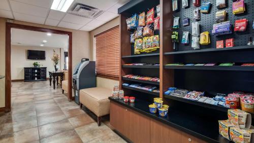 a lobby of a store with a waiting room with food at Best Western Lapeer Inn in Lapeer