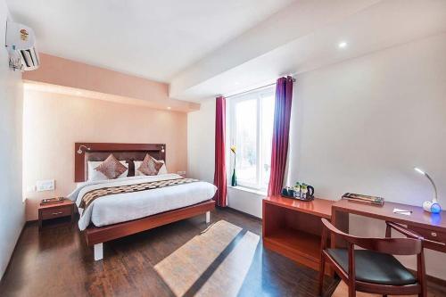 Postel nebo postele na pokoji v ubytování Avi Fortune Suites - Near Bangalore International Airport