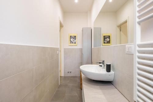GuestHost - Doni Quiet and Comfortable Apartament with Balcony