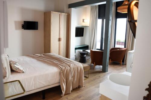 Honest Sevilla Apartments photo 25