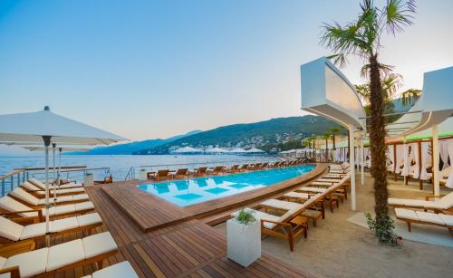 Deluxe apartment Dora with a private covered parking see view