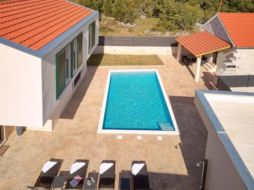 Výhled na bazén z ubytování Sun Spalato Villa Starlight nebo okolí
