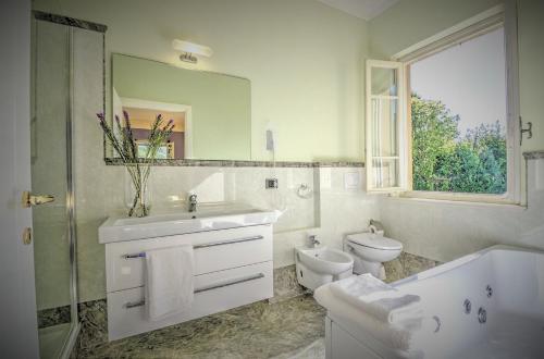 Gallery image of Lucca Cycling Holidays Il Tiglio Rooms in Lucca