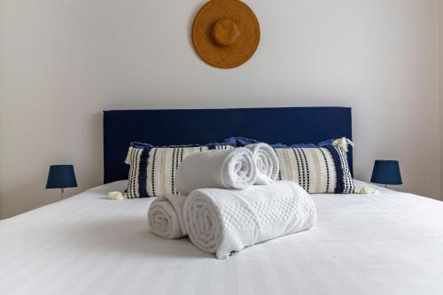 a pile of towels sitting on top of a bed at L'ECHAPPEE BELLE - T2 au cœur de Nantes in Nantes