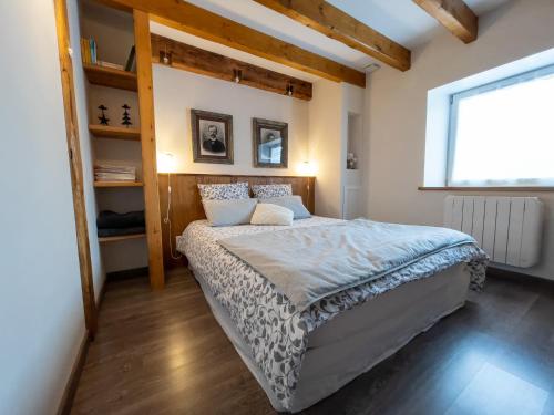 a bedroom with a bed and a window at Le Vieux Grenier in Charmois-devant-Bruyères