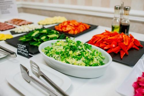 ホテルの敷地内または近くでの食事または食べ物