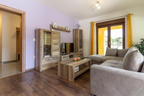 Modern villa Eve in Medulin with pool near the beach