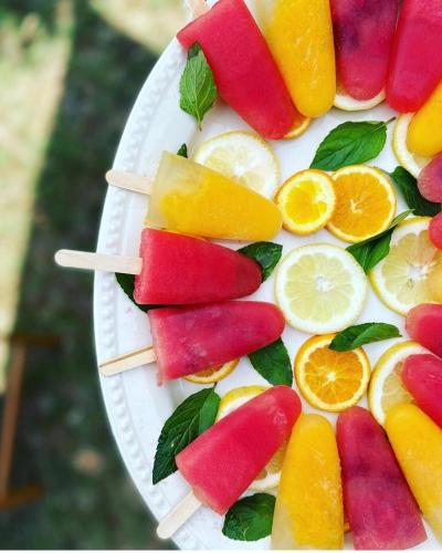 a white plate with fruit on skewers on at Verde Água Agroturismo e Agricultura Biológica in Couto