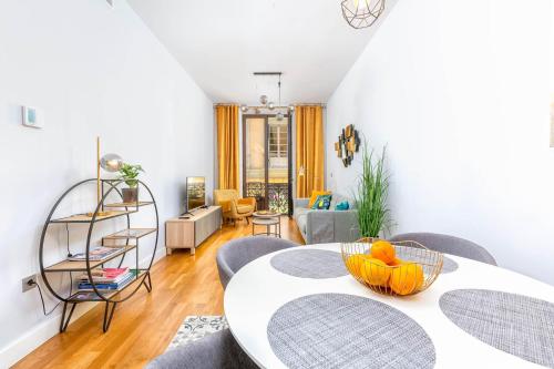 Posteľ alebo postele v izbe v ubytovaní Sebastian Souviron Suites in Malaga by Solaga Holiday Homes