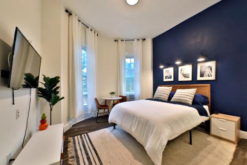 a bedroom with a large bed and a blue wall at Good Hotels Boston in Boston