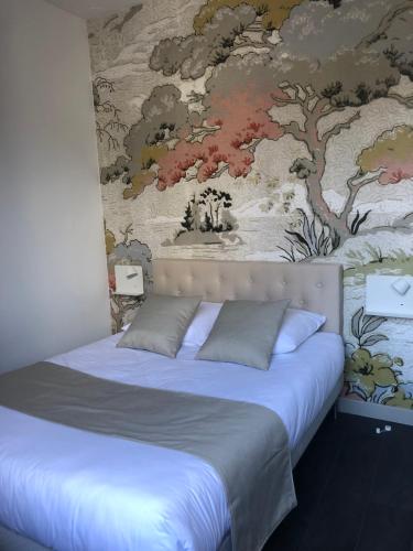 Postel nebo postele na pokoji v ubytování Hôtel Saint Eloi
