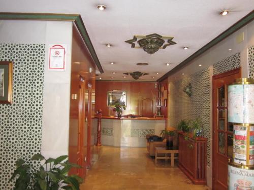 a living room with a hallway with a counter and a room at Hotel Elena María in Granada