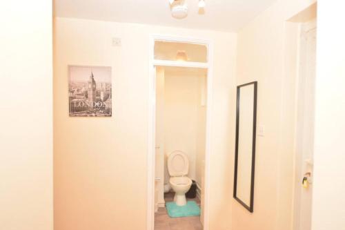 Gallery image of Spacious 2Bedroom condo with Patio by Excel Centre in London