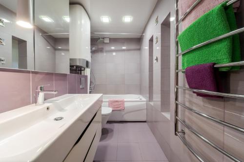 A bathroom at Apartment Kiev House