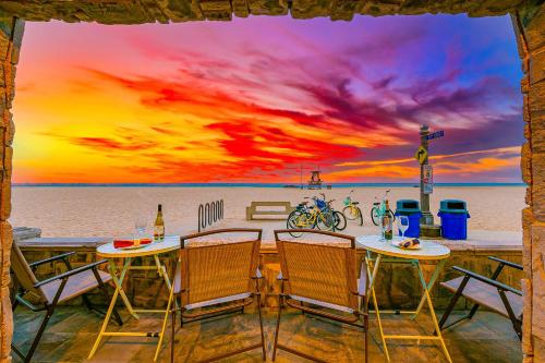 Boardwalk Beachhouse Combo