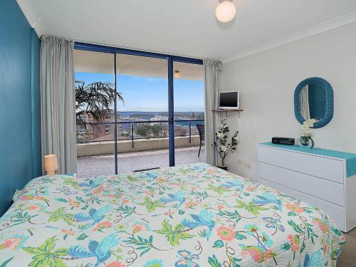 Ένα ή περισσότερα κρεβάτια σε δωμάτιο στο St Tropez Unit 39