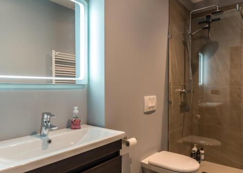 Salle de bains dans l'établissement AK Rentals, with hot tubs