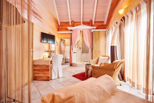 Postel nebo postele na pokoji v ubytování Flair Hotel Zum Schwarzen Reiter