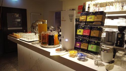 a counter in a room with some drinks on it at Hotel Blauer Bock in Munich