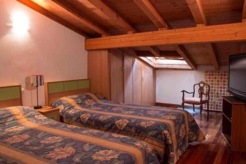 Łóżko lub łóżka w pokoju w obiekcie Casa Rural Paco