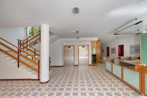 Red Apartment by BarbarHouse – Photos 2