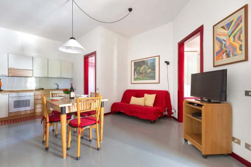 Red Apartment by BarbarHouse – Photos 3