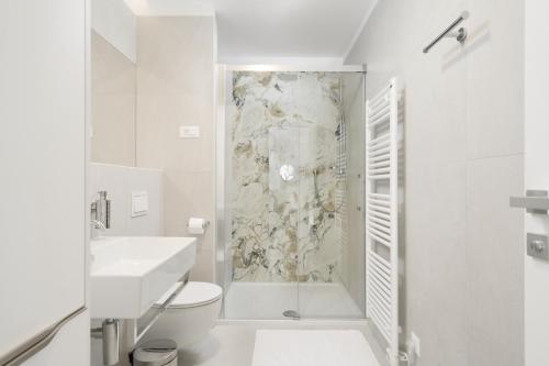 Et badeværelse på Apartmani Ana 2 i 3