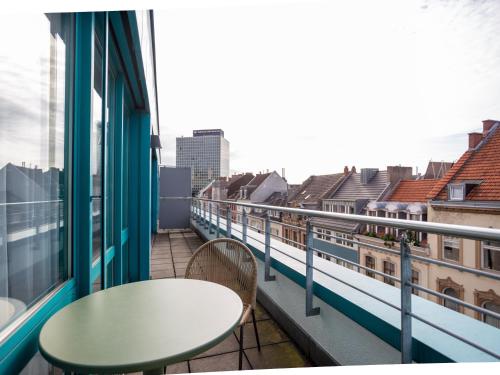 Μπαλκόνι ή βεράντα στο Limehome Köln Friesenplatz - Digital Access