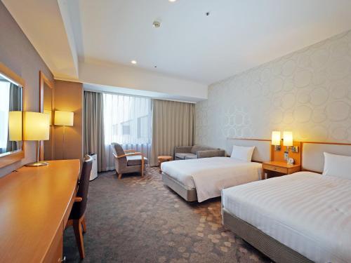 Postel nebo postele na pokoji v ubytování LOISIR HOTEL SHINAGAWA SEASIDE